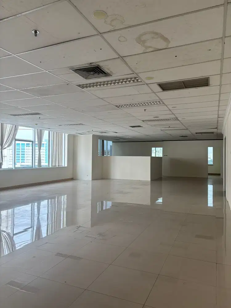 SEWA KANTOR DI JAKARTA PUSAT SENEN 600M2 PARTISI 130K NEGO