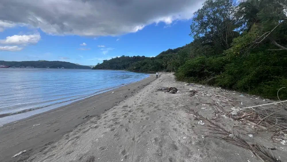 Tanah pinggir pantai Sekotong view pelabuhan Lembar