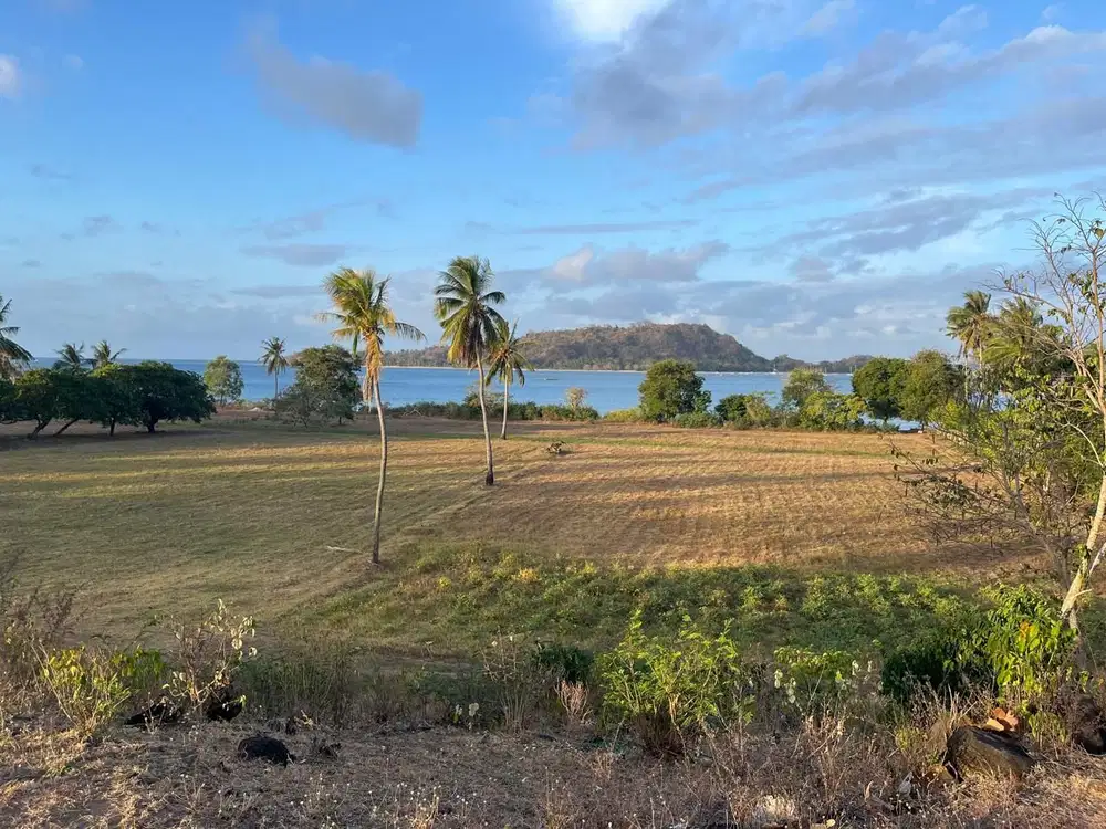 Tanah pinggir pantai di Sekotong Barat