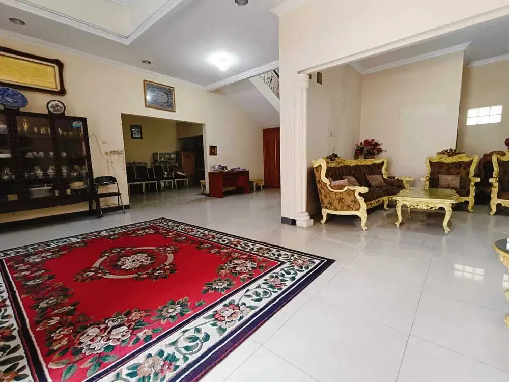 Rumah dan TEpat Usaha di  Jl. Dr. Setiabudi - Kota Bandung