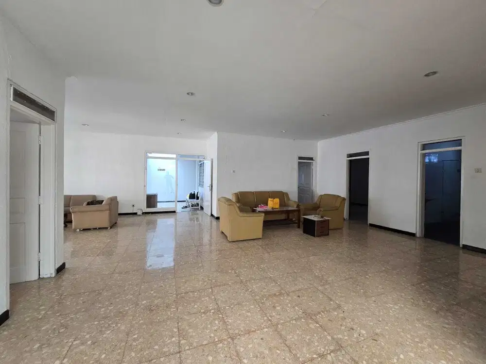 DISEWAKAN RUMAH BISA UTK HUNIAN/OFFICE DI SENOPATI JAK SEL