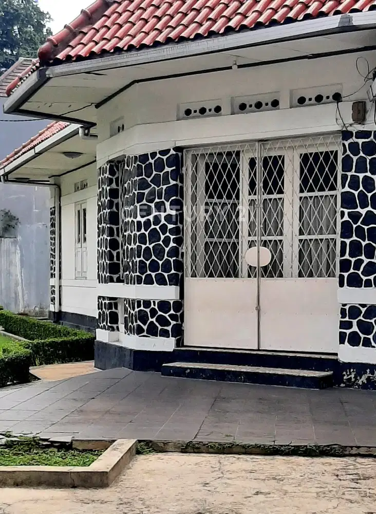 Rumah Lama Di Kawasan Elit Menteng Jakarta Pusat