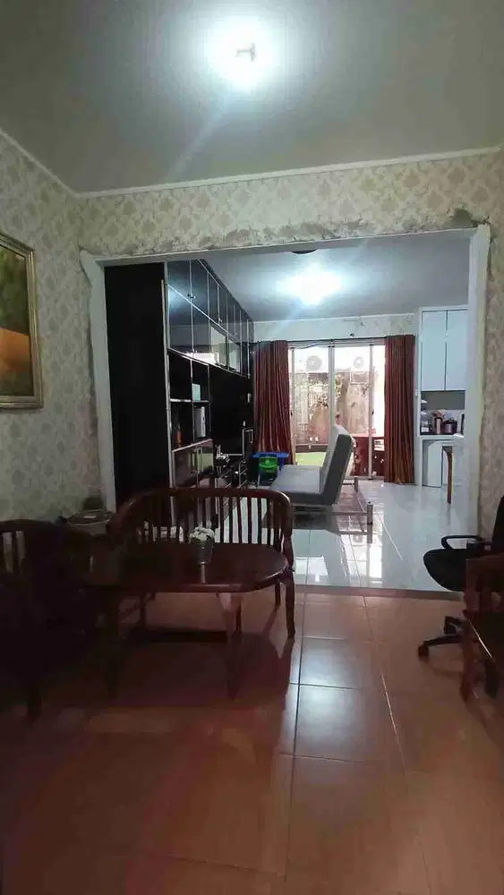 Rumah 2,5 Lantai di Foresta BSD City