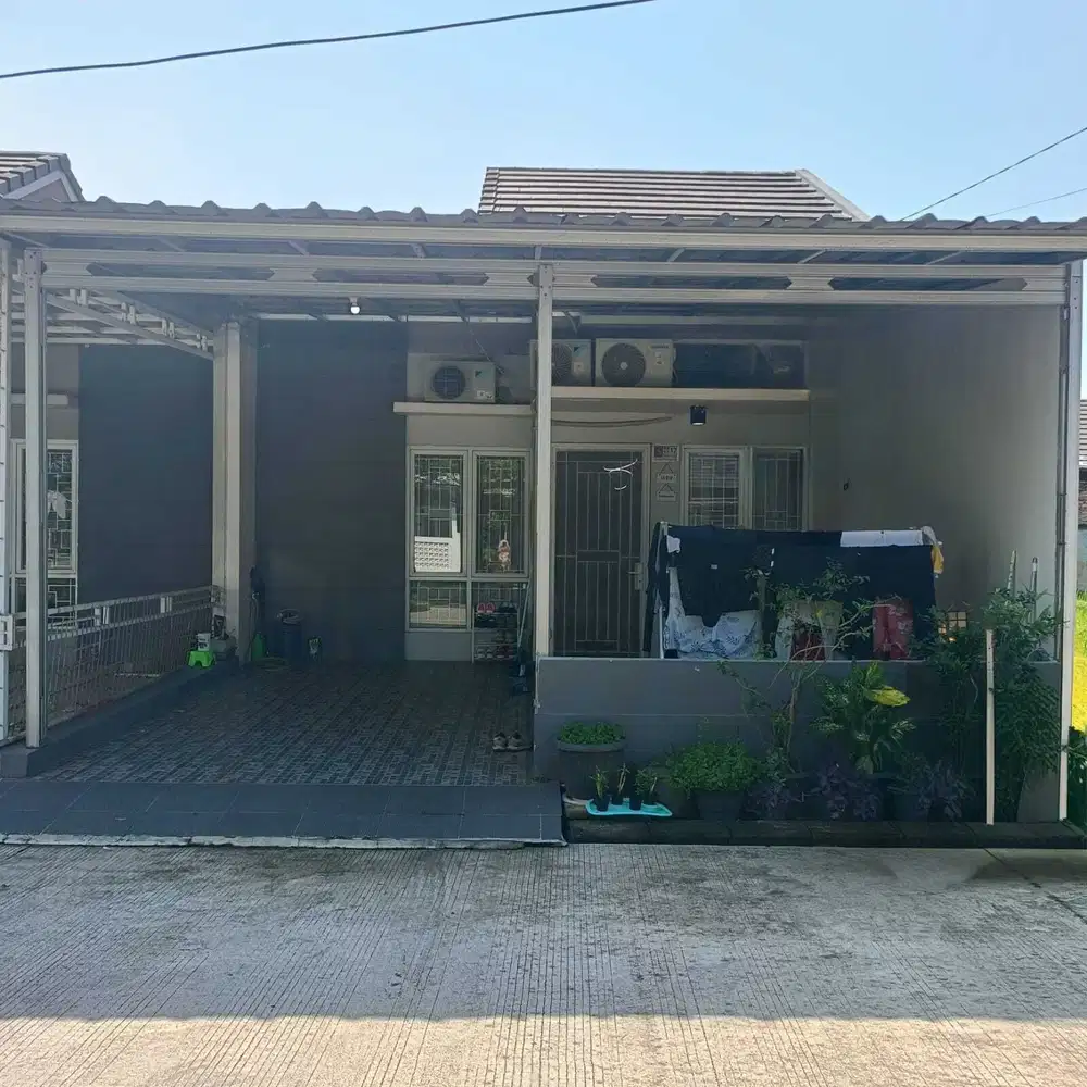 Rumah cantik, terawat dan depan taman