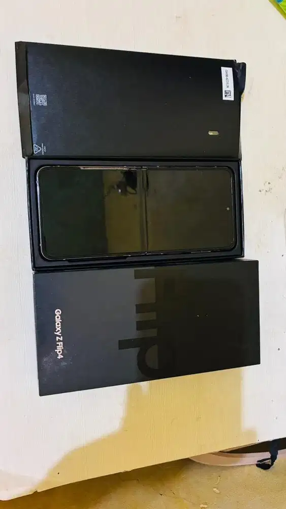 Jual Samsung Z Flip 4 128gb dan Samsung S20 Plus
