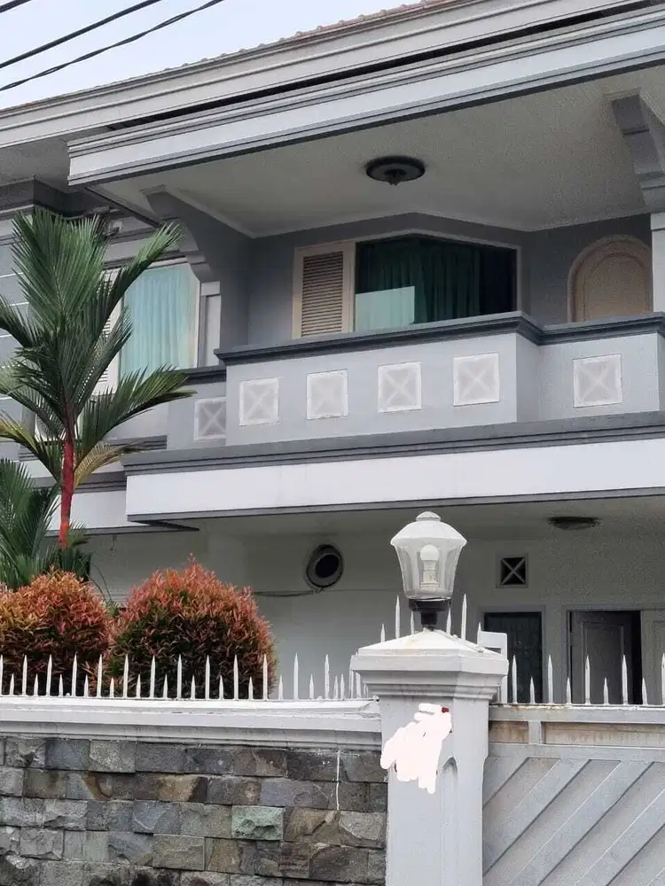 Dijual Rumah Besar Siap Huni  Dkt Kampus UIN 2 di Cirendeu Ciputat