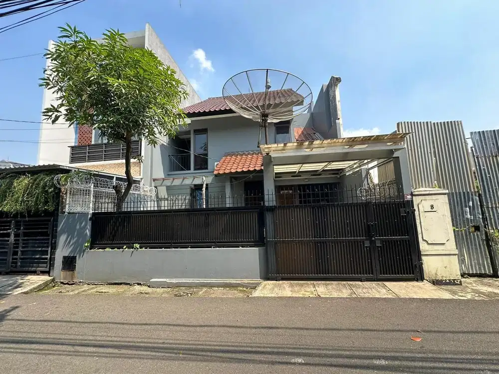 FOR SALE RUMAH SIAP HUNI DI AREA SENOPATI KEBAYORAN BARU JAKARTA SELAT
