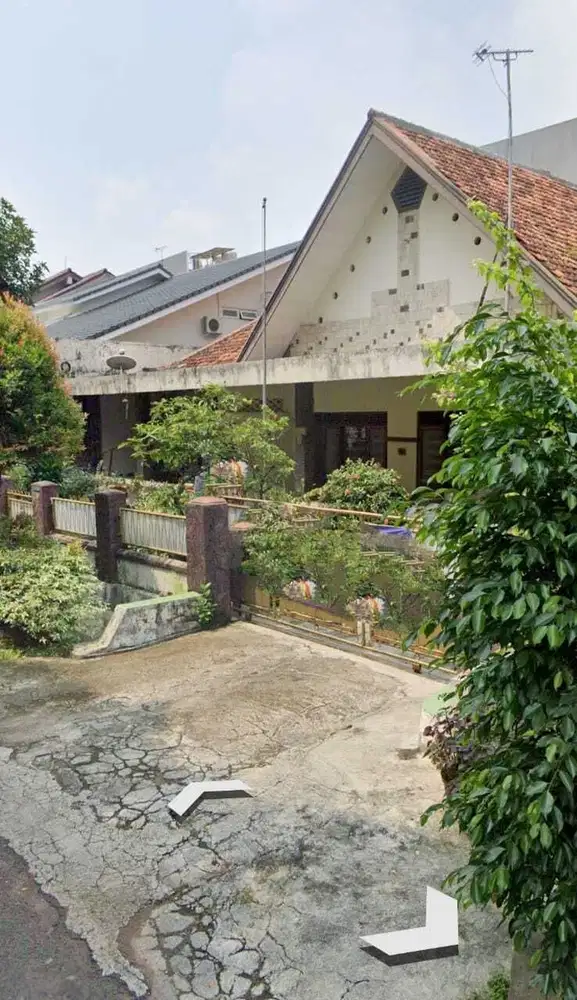 TURUN HARGA!! DIJUAL RUMAH TUA HITUNG TANAH  BANGUNAN MASIH LAYAK HUNI