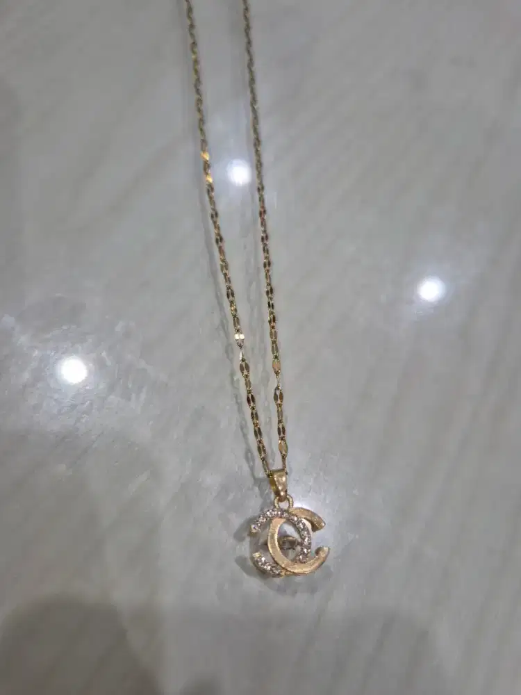 Kalung warna emas diamond