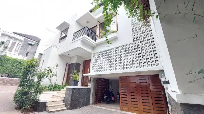 DISEWAKAN RUMAH CANTIK POOL DI KEMANG SELATAN JAKARTA SELATAN