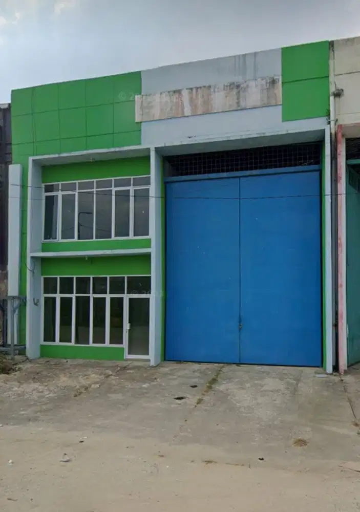 Gudang Dekat Pelabuhan Peti Kemas KKT dan Gerbang Tol