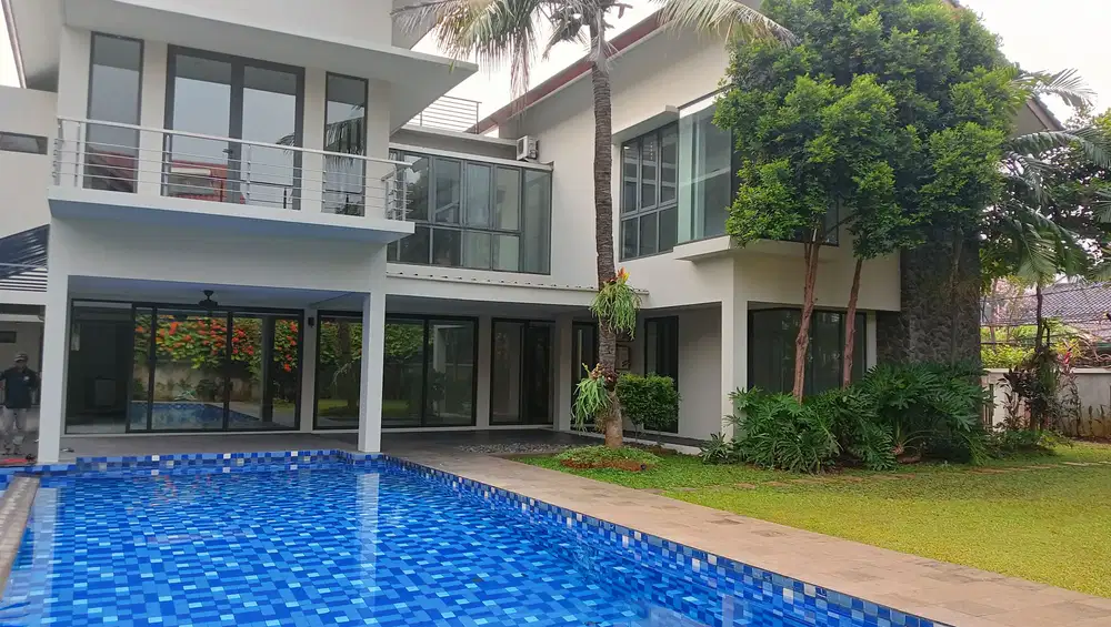 Rumah cozy halaman luas dekat fasilitas umum di Cipete