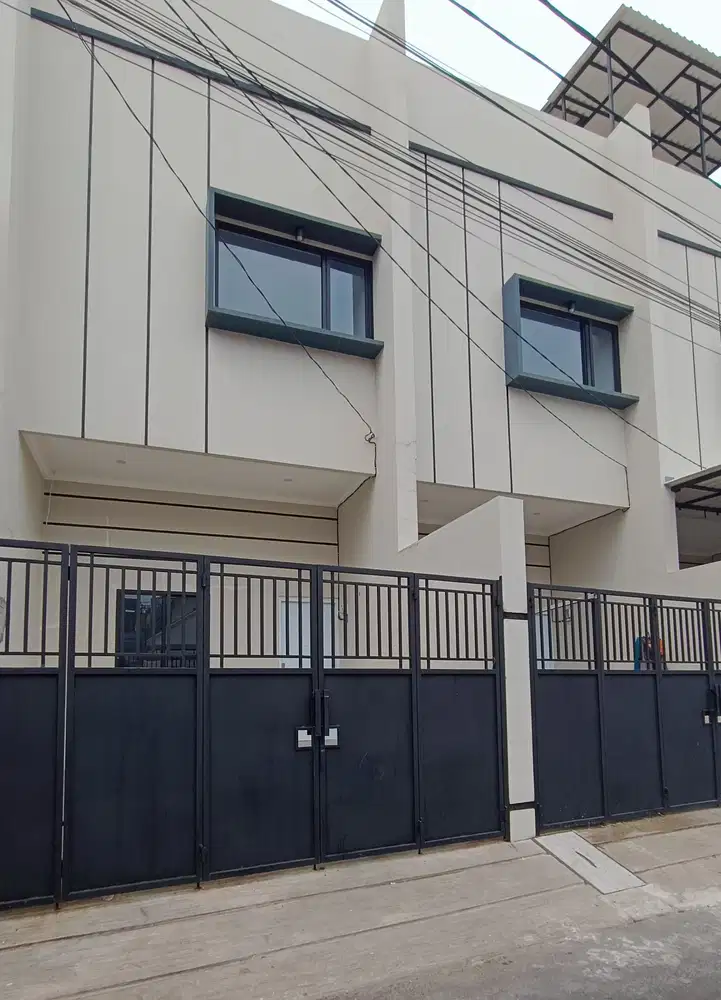 Rumah Brand New 3 Lantai di Latumenten Jelambar