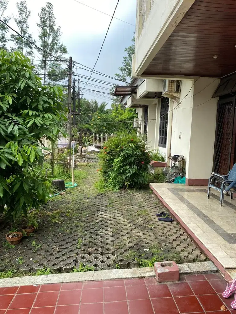 Dijual Murah Rumah Tua Kembangan Baru 2 lantai
