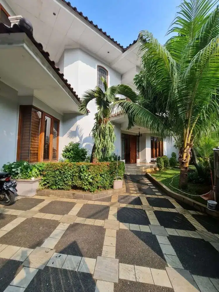 Jual Rumah siap Huni ada Pool dekat Golf Pondok Indah Kebayoran Jaksel