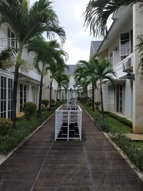 Jual rumah siap huni 3lt  dalan cluster Melrose cilandwk Jaksel