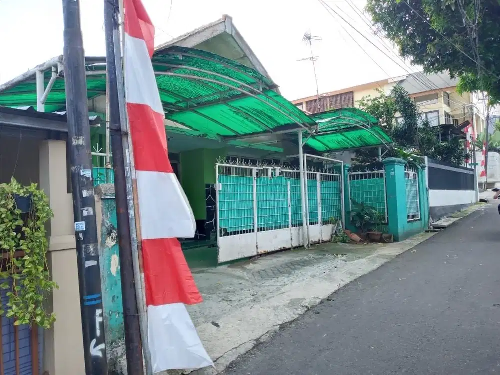 Turun harga Jual rumah tua area senopati Jl. Kebalen Kebayoran Jaksel