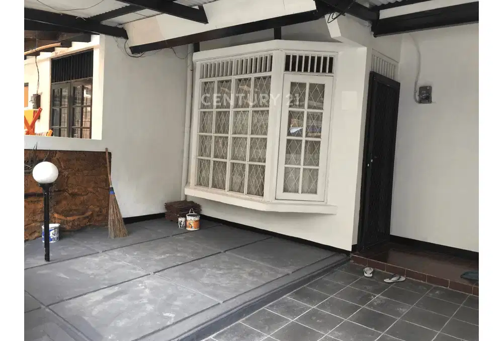 Disewakan Rumah Rapih Di Sektor 5 Bintaro AF17021