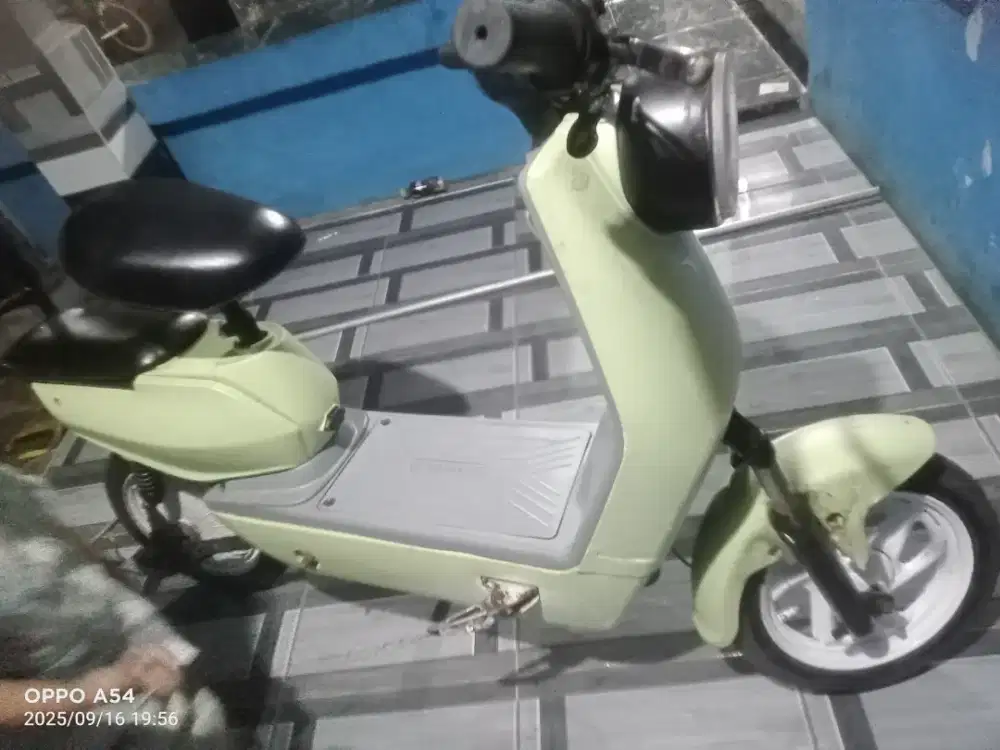 Dijual saja sepedah listrik uwinfy