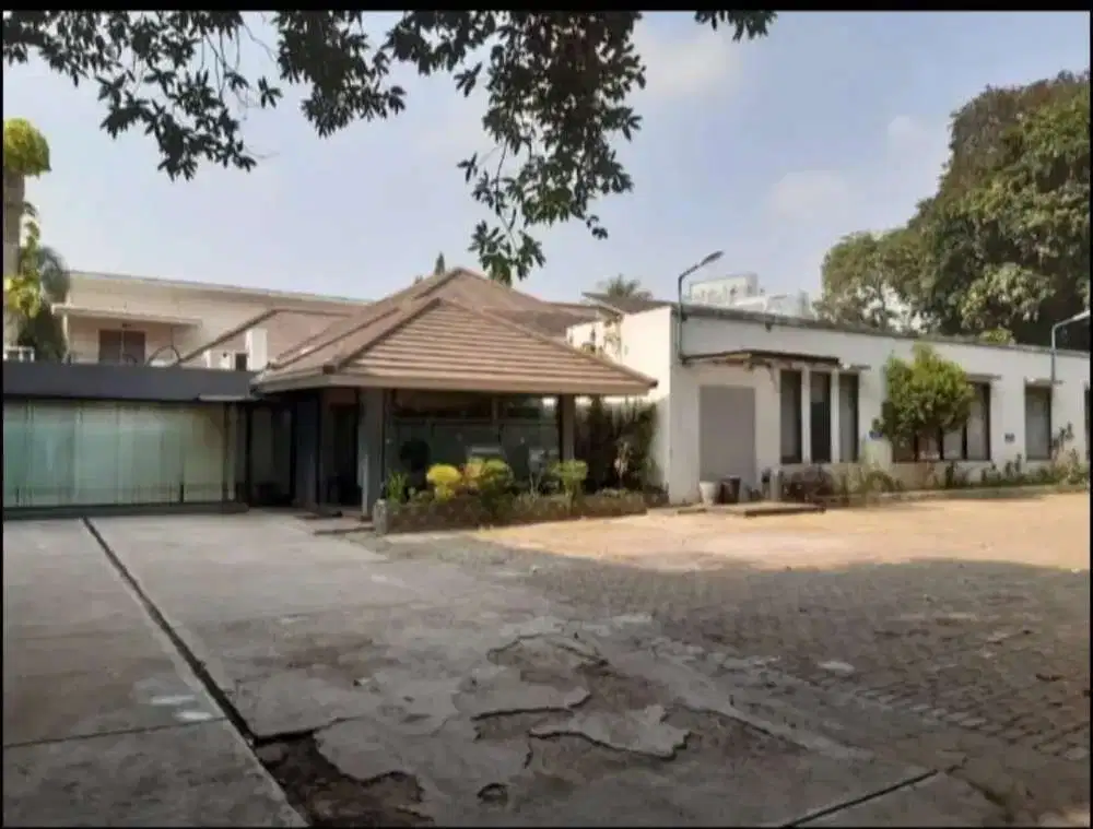 Rumah hitung tanah di pinggir jalan raya kemang utara jaksel
