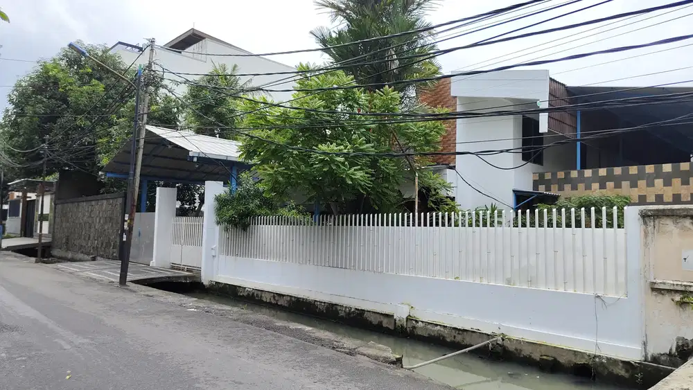 Rumah Strategis Di Jelambar Jakbar Lt 830m Akses Jalan Lebar