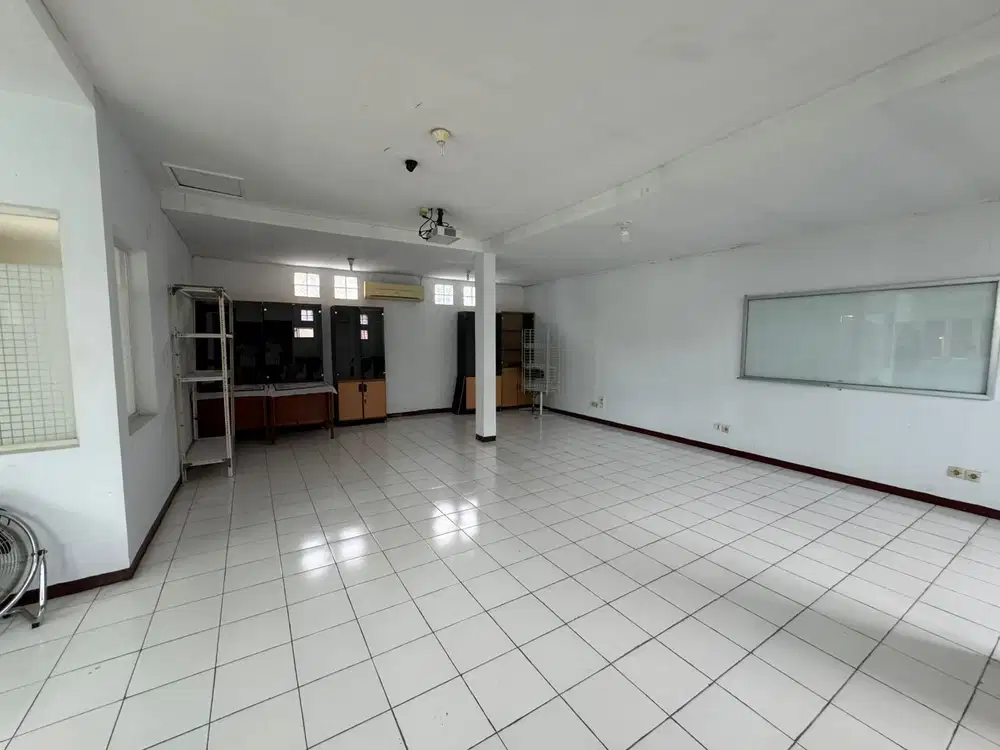Ruang Usaha Kompleks Graha Asri Ngagel ex kantor 3 lantai siap huni