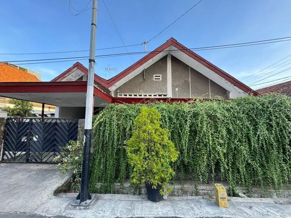 Rumah Pucang Anom timur luas 200m2 Bangunan 128m2 ada 2kT