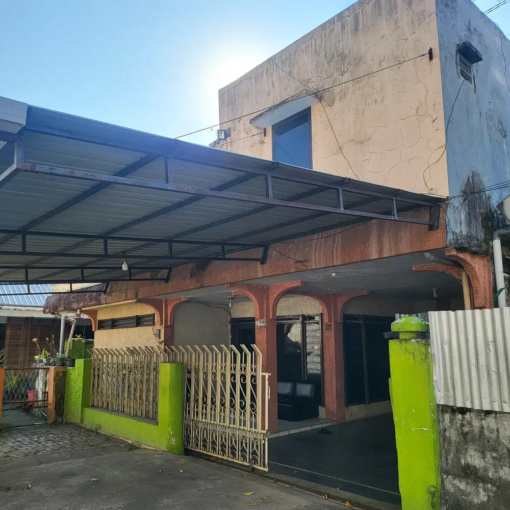 RUMAH 2 LANTAI DI DR SUTOMO