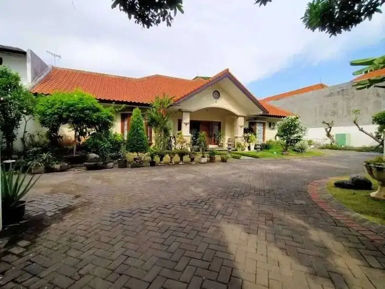 Dijual Rumah Luas Full Furnished di Kendangsari Surabaya