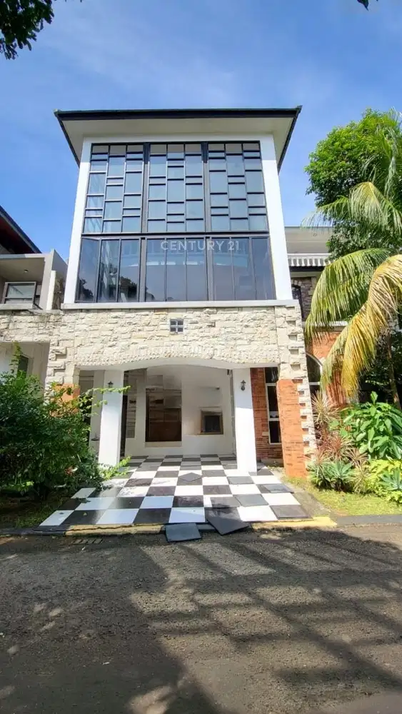 Rumah Hook Depan Taman Di Emerald Bintaro Full Furnished SC16612
