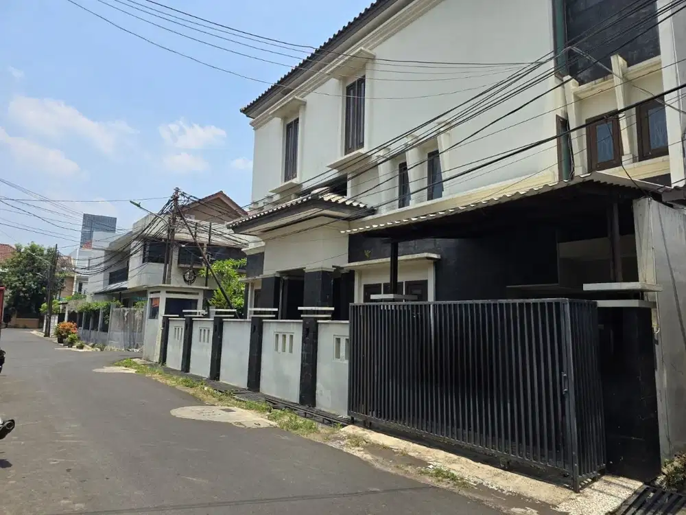 FOR SALE RUMAH (Siap Huni/ Semi Furnished) DALAM KOMPLEK DI CIPETE