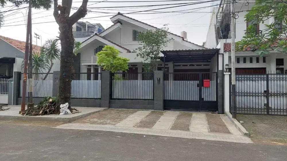 DISEWA RUMAH AREA PAKUBUWONO JL. DEMPO KEBAYORAN BARU JAKARTA SELATAN