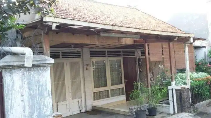 DIJUAL RUMAH BANGUNAN LAMA KAWASAN KEBAYORAN BARU LOKASI MENARIK