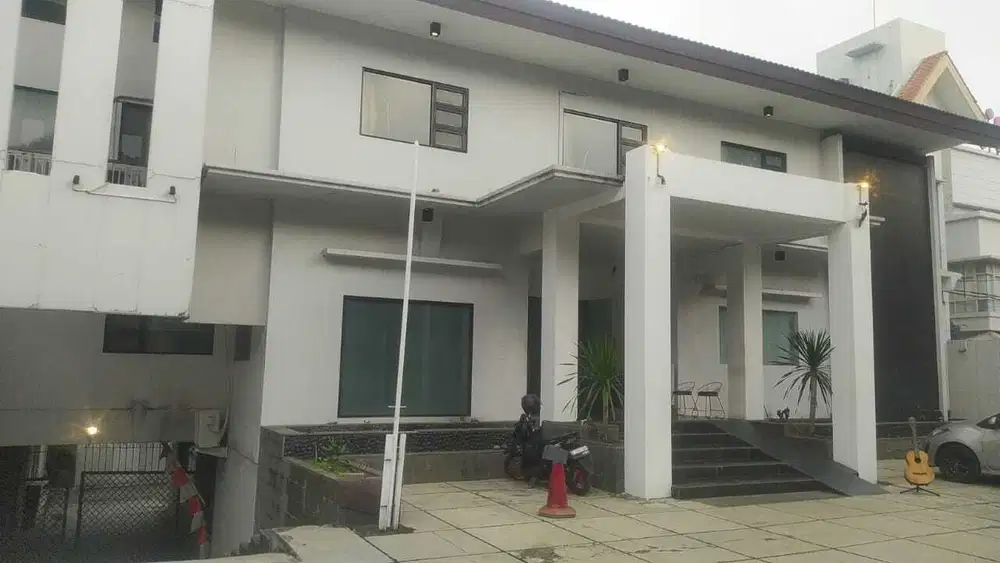 DISEWA DAN JUAL TEMPAT USAHA/ RUMAH WIJAYA KEBAYORAN BARU JAKARTA SELA