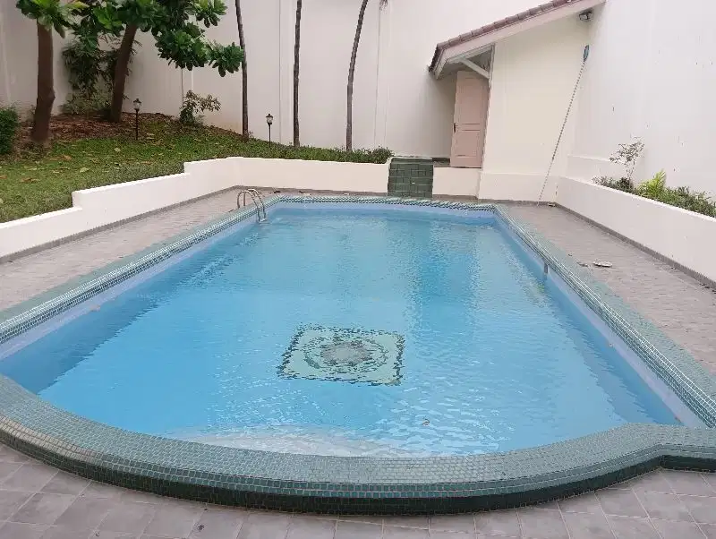 Rumah Besar dekat ke Tol Depasari dan Perkantoran Simatupang