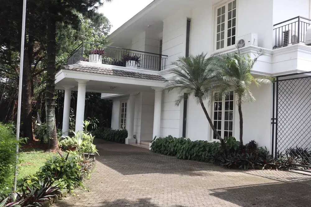 Jual rumah siap huni gaya american Classic Pejaten Barat Jaksel