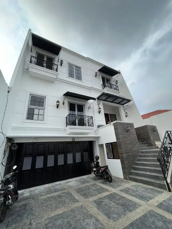 Dijual Rumah Baru siap huni ada Pool  Menteng Jakpus