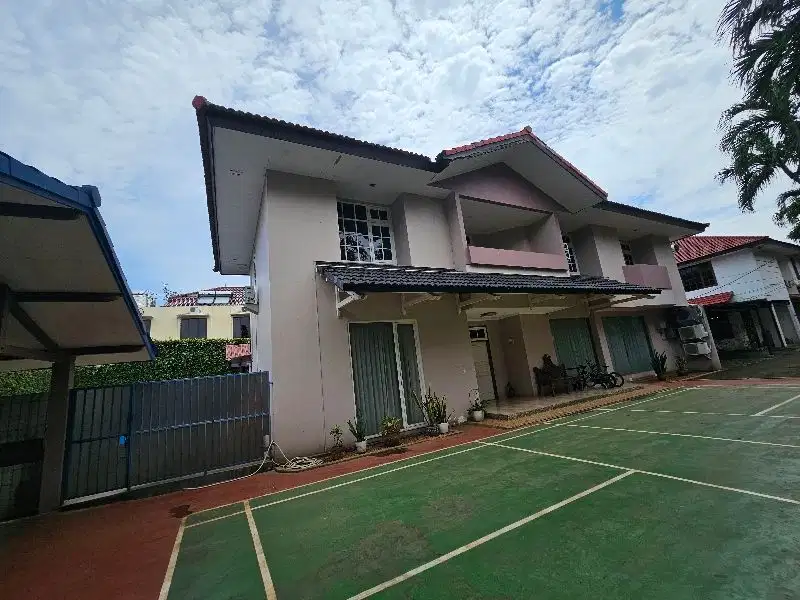 Jual rumah dalam cluster  dkt  MRT H nawi  Abdul  Majid Raya Jaksel