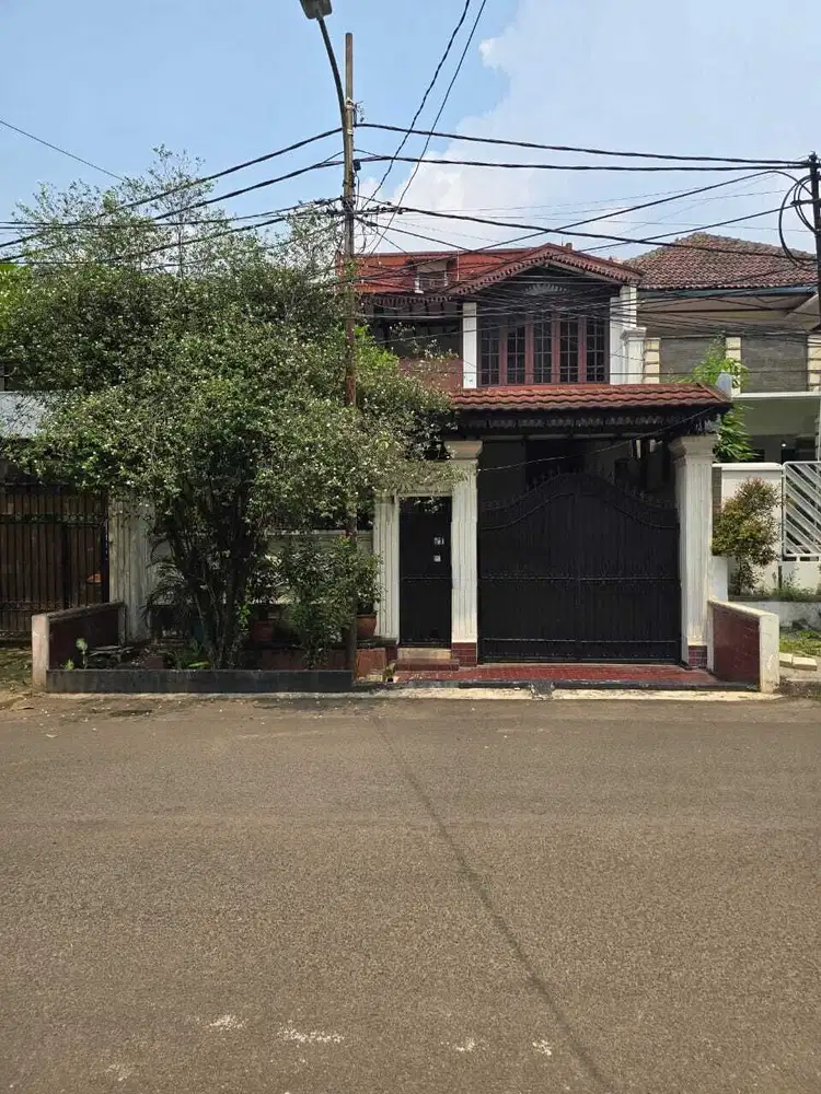 FOR SALE RUMAH LAMA TERAWAT DI AREA SENOPATI KEBAYORAN BARU JAKARTA SE