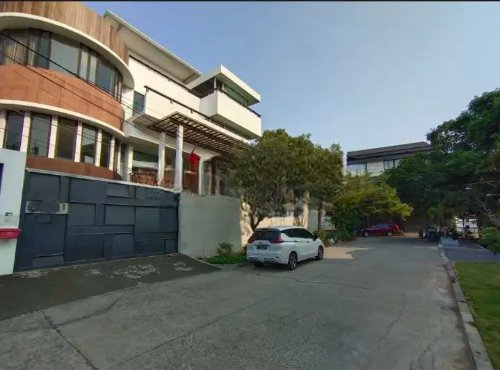 Rumah ex kantor Pluit luas 1.328 m, parkiran luas, rapi