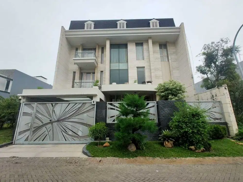 Rumah pakuwon indah siap huni dekat citraland graha famili