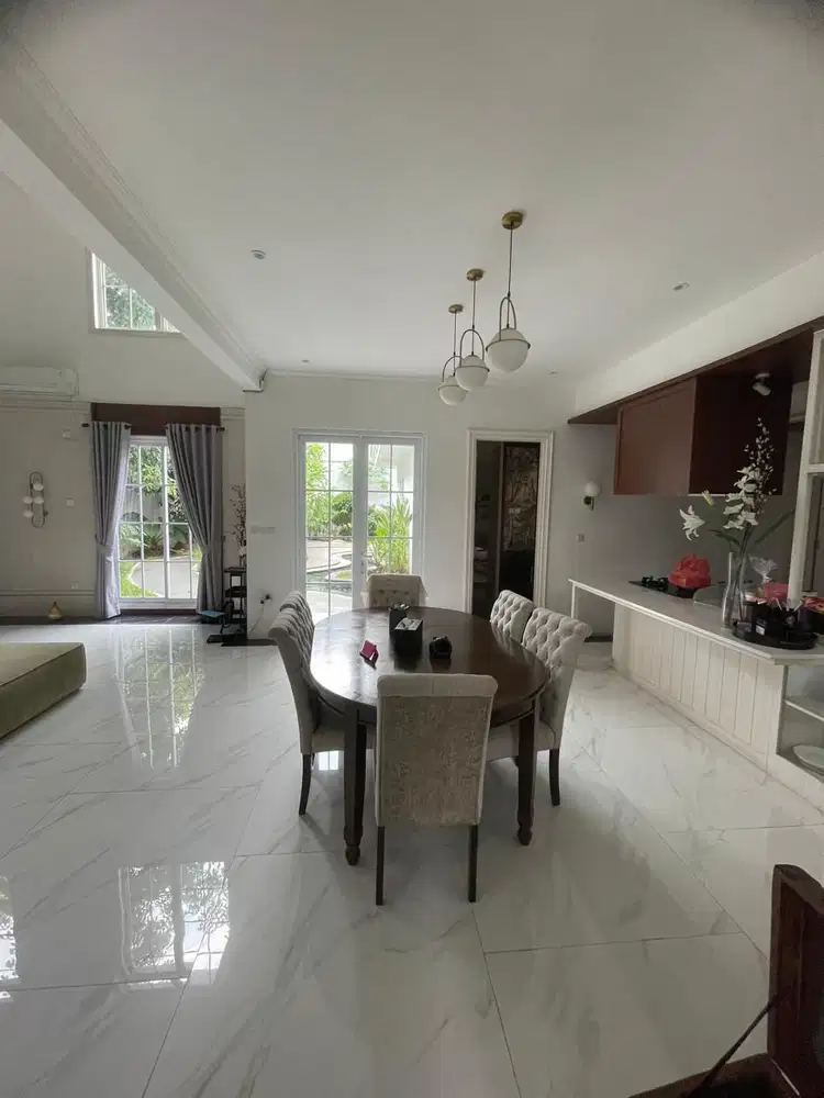 RUMAH MEWAH SUTERA NARADA ALAM SUTERA LINGKUNGAN NYAMAN