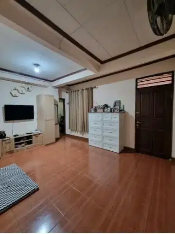 DIJUAL RUMAH (+ 4 Kontrakan dan  6 Kamar) DAERAH STARTEGIS DI