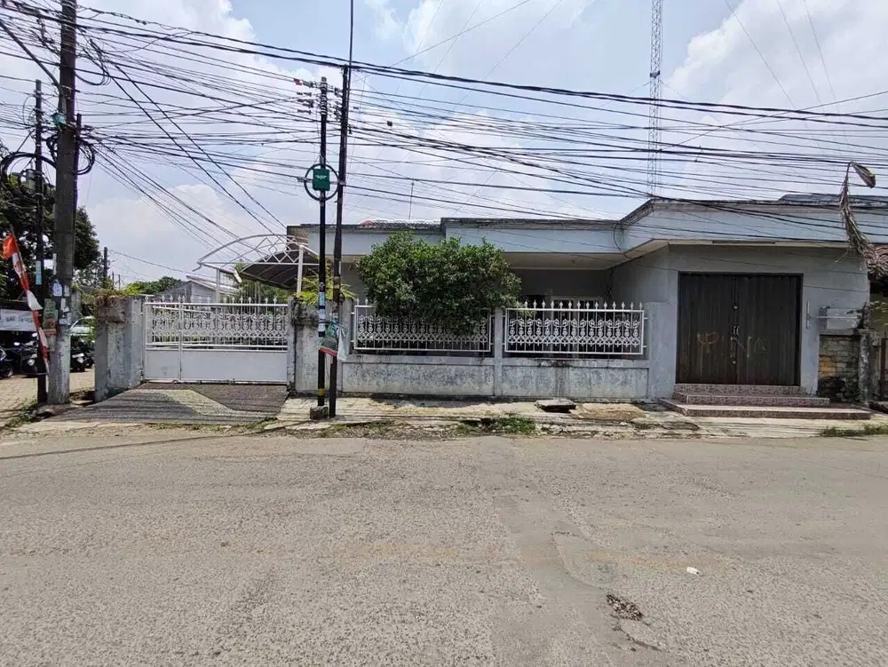 Rumah Hoek di Komplek Taman Asri Hadap Timur