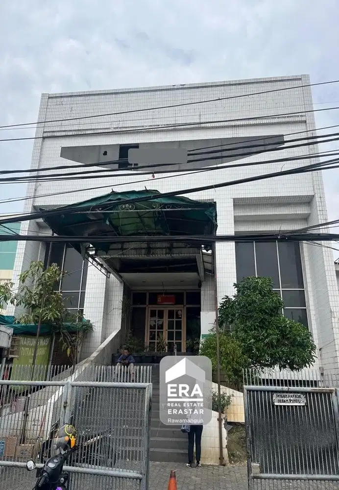 Gedung kantor 3 lantai 541 m2 SHM di Kampung Melayu, Jakarta Timur