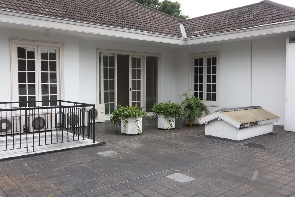 Sewa rumah gaya america classic ada pool pejaten barat Jaksel