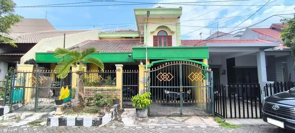 Rumah di perumahan Kutisari Indah, Surabaya Selatan