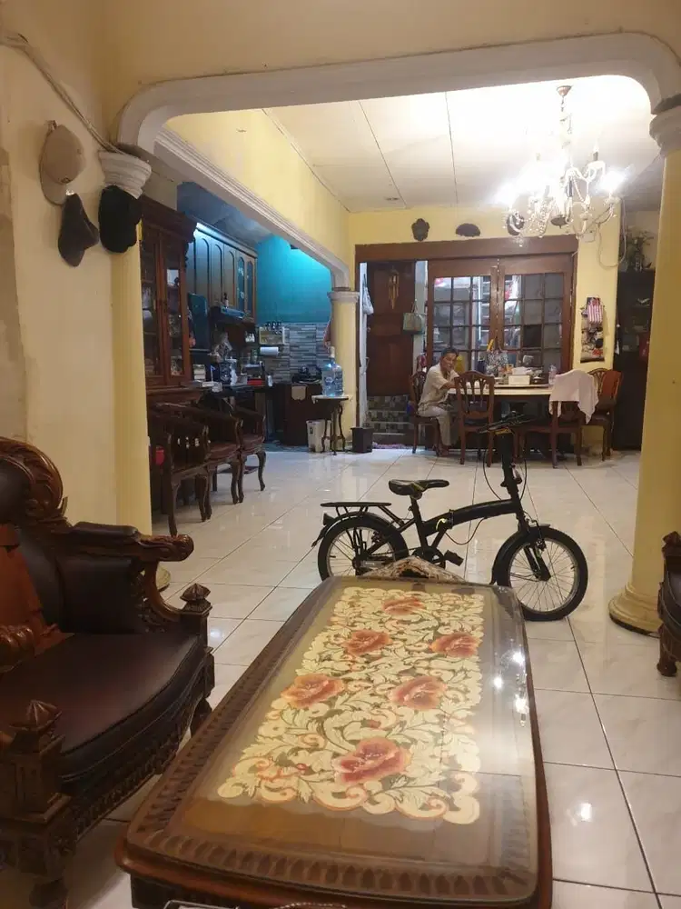 Rumah pinggir jalan cocok utk usaha di pela mampang, jakarta selatan