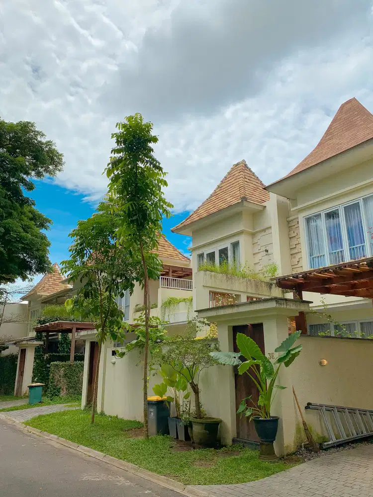 Rumah di kompleks elit Mutiara Boutique