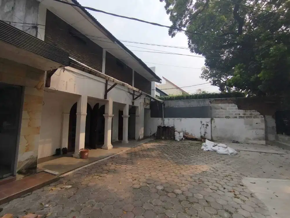 DIJUAL RUMAH HITUNG TANAH  ZONA KOMERSIL JL WIJAYA DEKAT SENOPATI  KEB